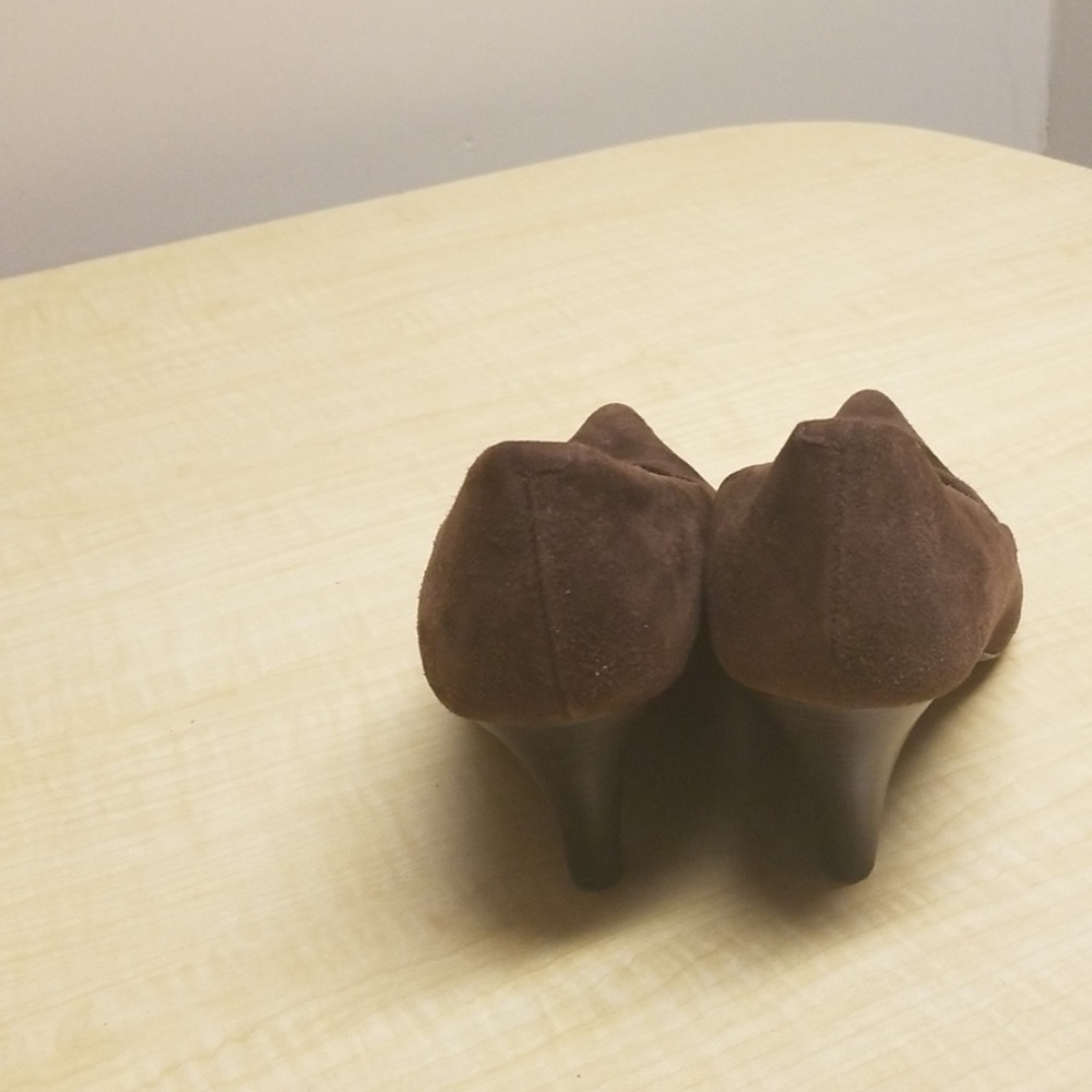 Shoes - Picture 3 of 4